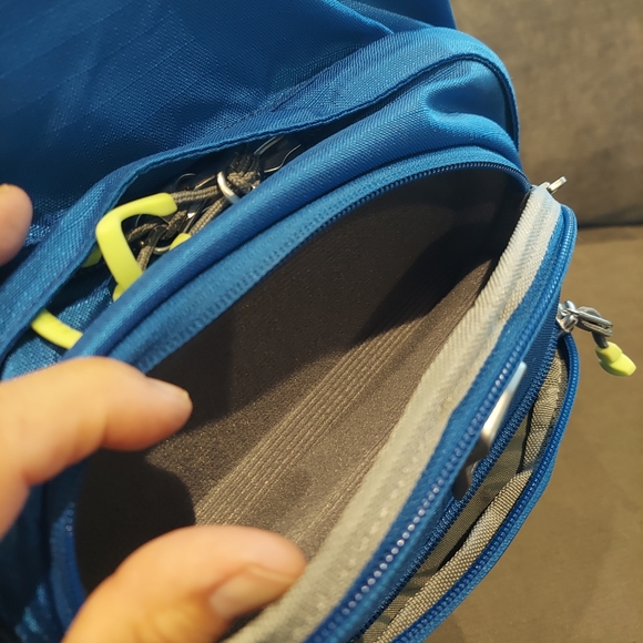 Blue and Yellow Thule Enroute Strut Backpack - Picture 6 of 12